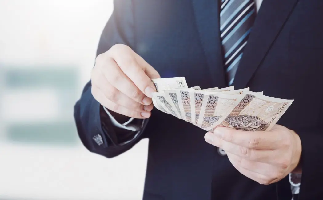 Co zawiera się w wynagrodzeniu pracownika? Przelicznik brutto netto