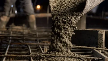 Nocne betonowanie przy ulicy Leśnej. Prace mogą potrwać po zmroku