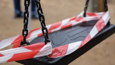 14-latkowie pomalowali plac zabaw w Stalowej Woli. Sprawa trafiła do sądu