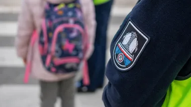 Policjanci ze Stalowej Woli ruszyli pod szkoły - przypominają o zasadach