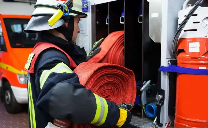 Strzelał z broni pneumatycznej i rozbił szybę przystanku w Dąbrowie Rzeczyckiej