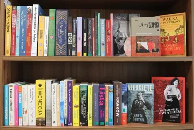Pięć książek, które warto wypatrzyć w stalowowolskiej bibliotece