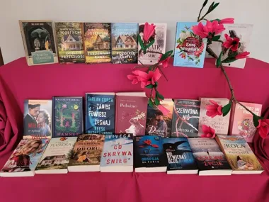 Marcowa półka w Filii nr 2 pęka od nowości - od thrillerów po wzruszenia