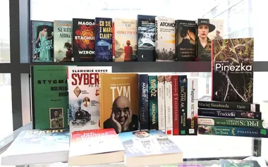 Wiosna w bibliotece pachnie nowymi historiami i mocnymi reportażami