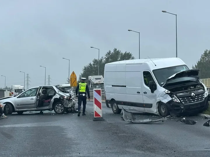 Na remontowanym odcinku obwodnicy doszło do zderzenia - trzy osoby w szpitalu