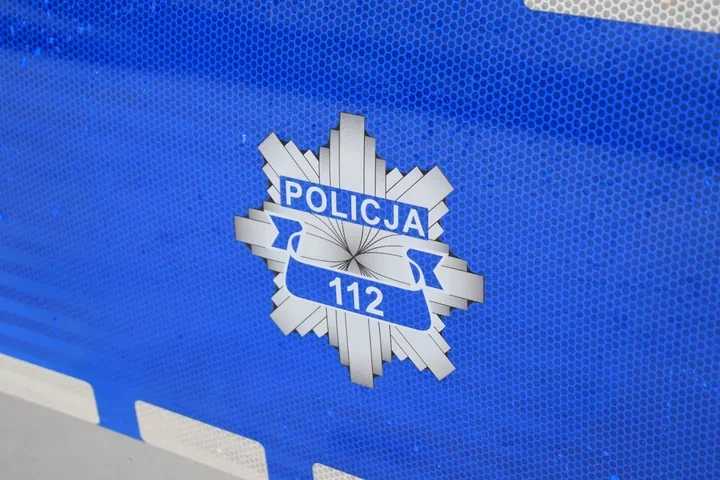 Przed komendą w Stalowej Woli urwał krzewy, potem dostał 2 tys. zł mandatu
