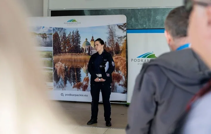 Policjantka z Stalowej Woli zmusiła do refleksji kierowców - wykład po Rajdzie Pań