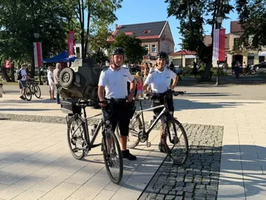 Policjanci na rowerach i quadach. Tak pilnują wakacji w Stalowej Woli