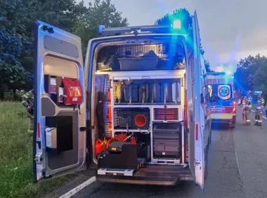 12-latek zderzył się z Peugeotem. Trzymał kolegę jadącego hulajnogą