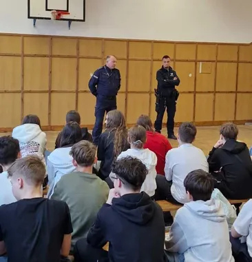 Policjanci weszli do szkoły z lekcją o odpowiedzialności nieletnich
