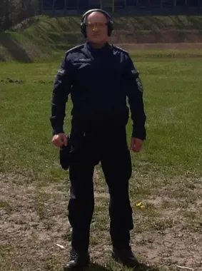 Policjant po służbie prowadzi dzieci i seniorów - ta pasja zmienia Stalową Wolę