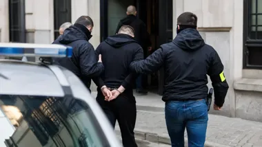 Trzy osoby poszukiwane trafiły do zakładu karnego. Jeden zgłosił się sam